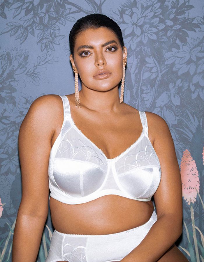 Woman wearing a white wirefree full cup bra with matching briefs, offering comfortable coverage and everyday support.